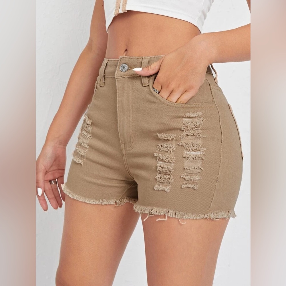 NWOT Khaki (L 8/10) Raw Hem Ripped Denim Shorts